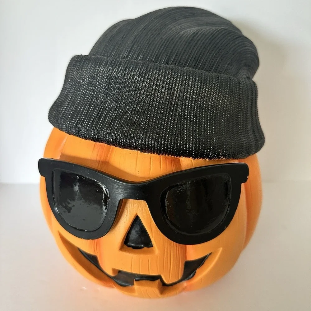 Halloween Jack-o'-Lantern Pumpkin Figurine Beanie & Sunglasses